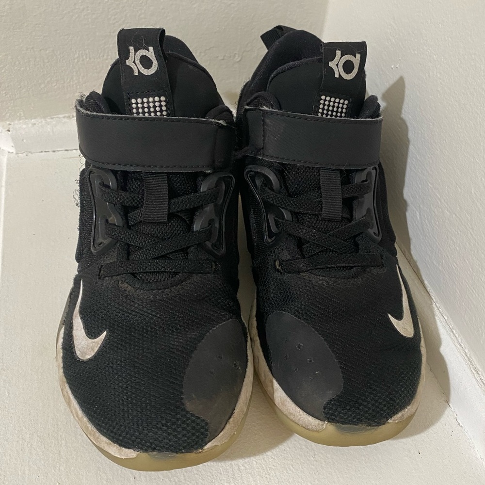 Boys Kyrie KD Trey Nike Basketball Sneakers Sz 12.5